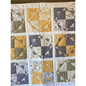 NWT. Hand Crafted  Star Bees Quilt
